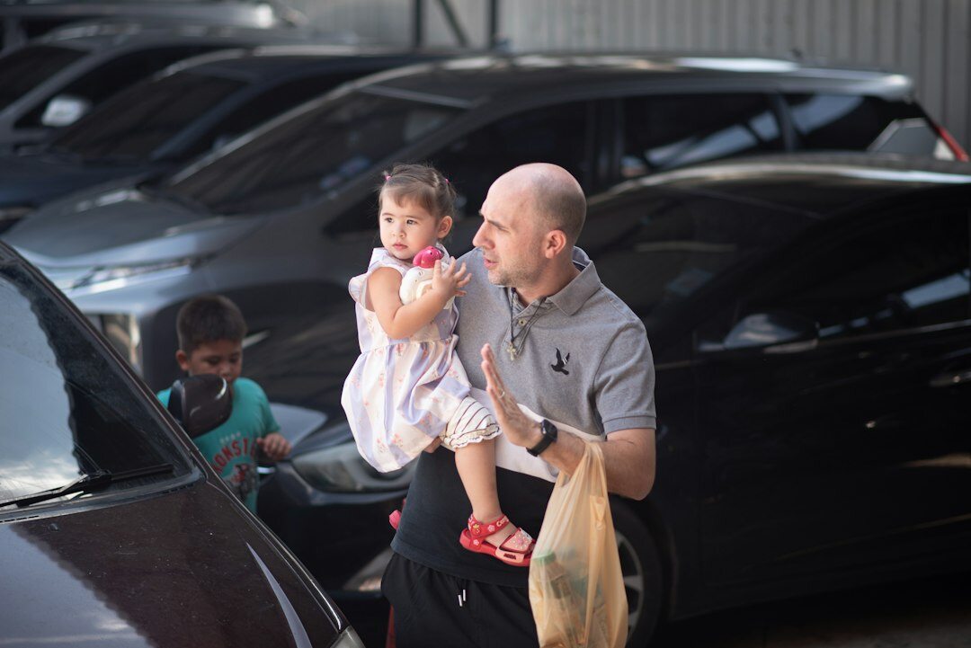 family choosing car